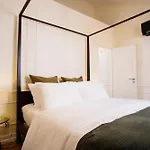 -New- Chic Chiado Apartment, Elevator Buiding, Steps To Everything