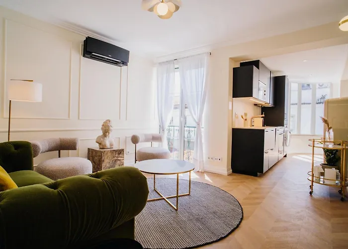-New- Chic Chiado Apartment, Elevator Buiding, Steps To Everything