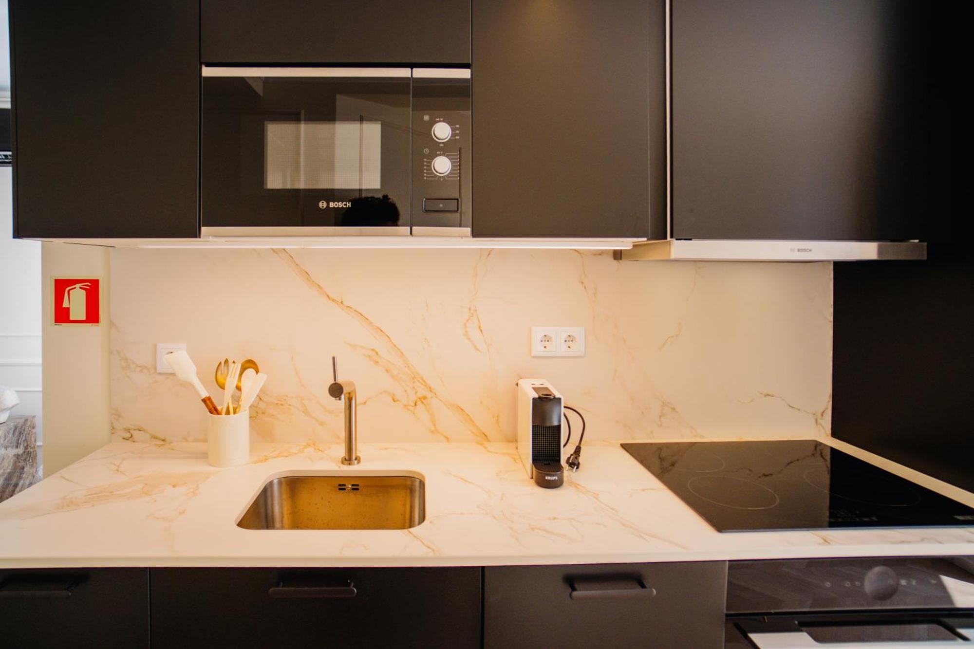Apartment -new- Chic Chiado Apartment, Elevator Buiding, Steps To Everything *