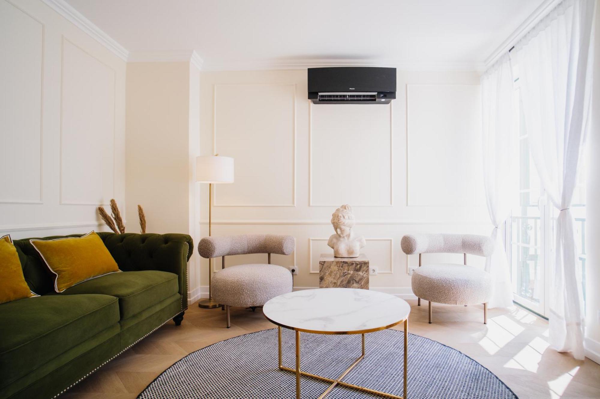 -new- Chic Chiado Apartment, Elevator Buiding, Steps To Everything Apartment